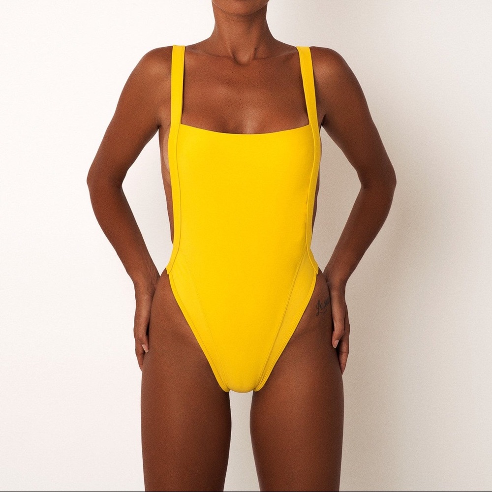 NWOT Fae Swim Lima suit